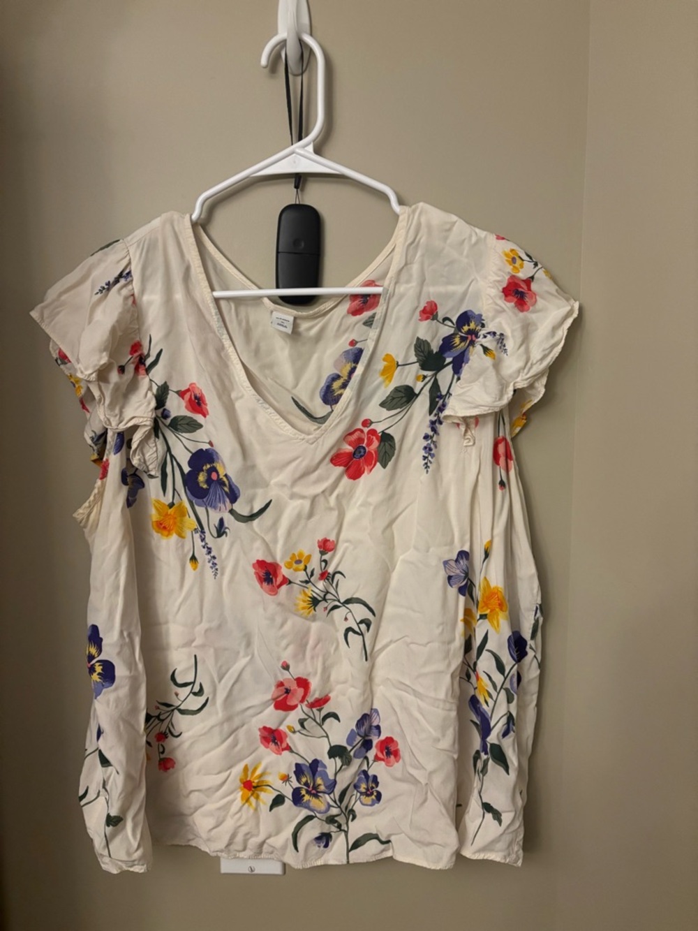 Old Navy Cream Floral V‑Neck Flutter Sleeve Blouse